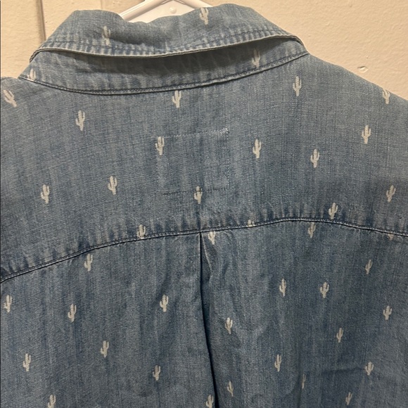 Rails Light Blue Denim Shirt with Cactus Pattern PTP 22 length 30 - Picture 5 of 8